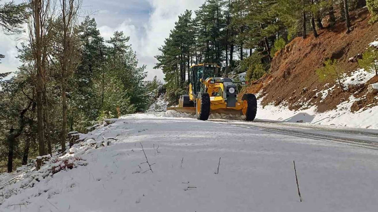 Muğla’da 7/24 karla mücadele: 20 iş makinası ve 26 personelle yollar açık tutuluyor