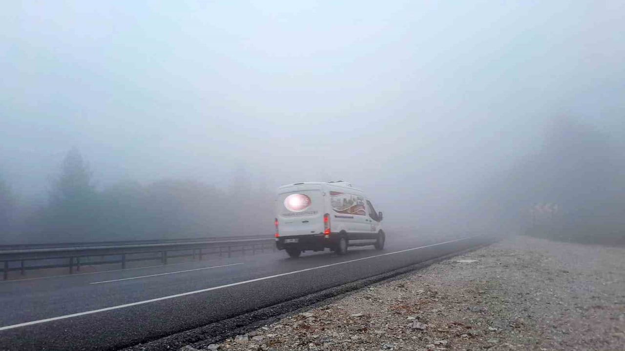 Muğla'da Sakartepe Rampası'nda Yoğun Sis: Görüş Mesafesi Yer Yer 5 Metreye Düştü