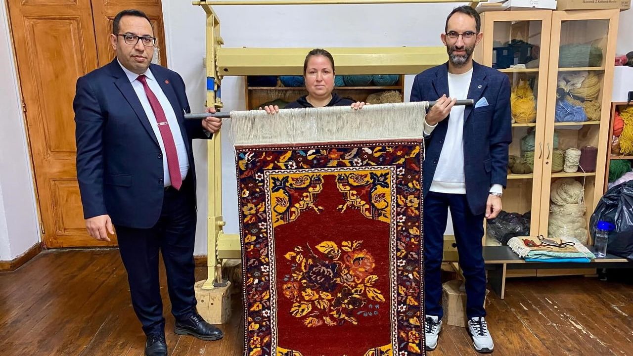 Muğla Olgunlaşma Enstitüsü'nde geleneksel halı kesim töreni gerçekleştirildi