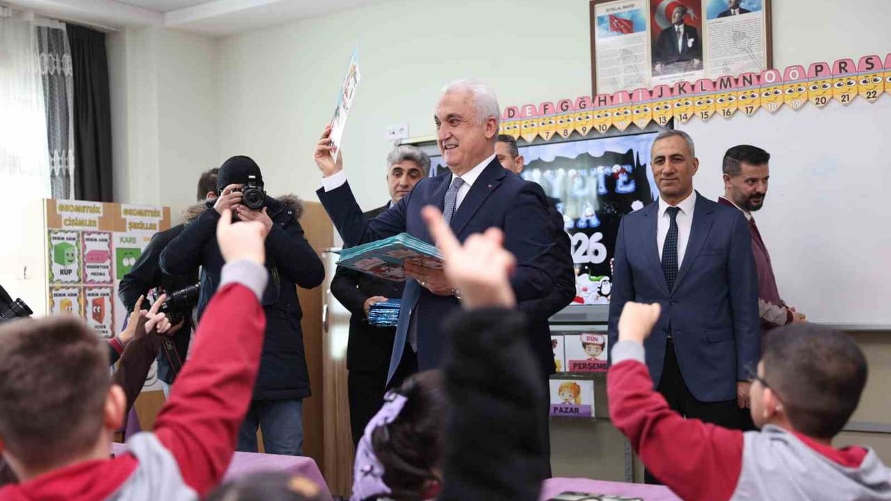 Muş'ta 96 bin 800 öğrenci karne alarak yarıyıl tatiline girdi