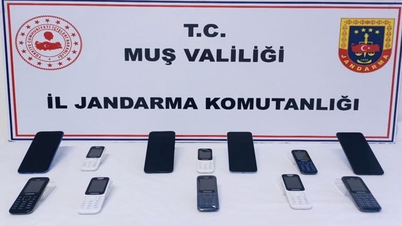 Muş’ta kaçak cep telefonu operasyonu: 12 cihaz ele geçirildi