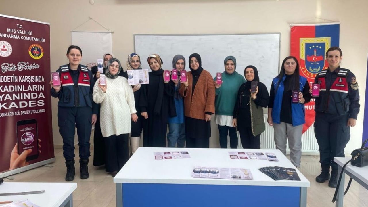 Muş’ta kadınlara KADES ve 6284 bilgilendirmesi: Muş Gençlik Merkezi'nde farkındalık eğitimi