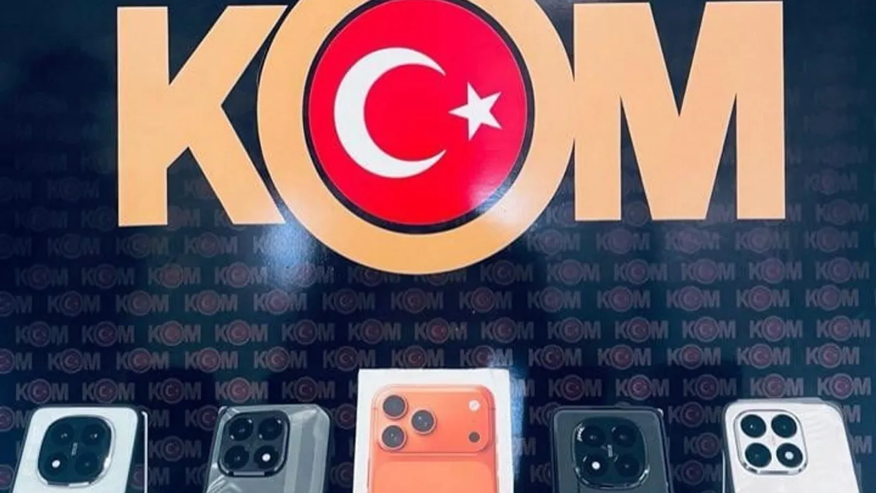 Muş'ta kargo aramasında 5 adet gümrük kaçağı cep telefonu ele geçirildi