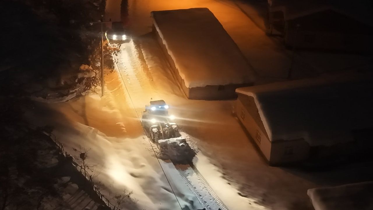 Muş'ta köy yolları 7/24 açılıyor: İl Özel İdaresi karla mücadeleyi sürdürüyor