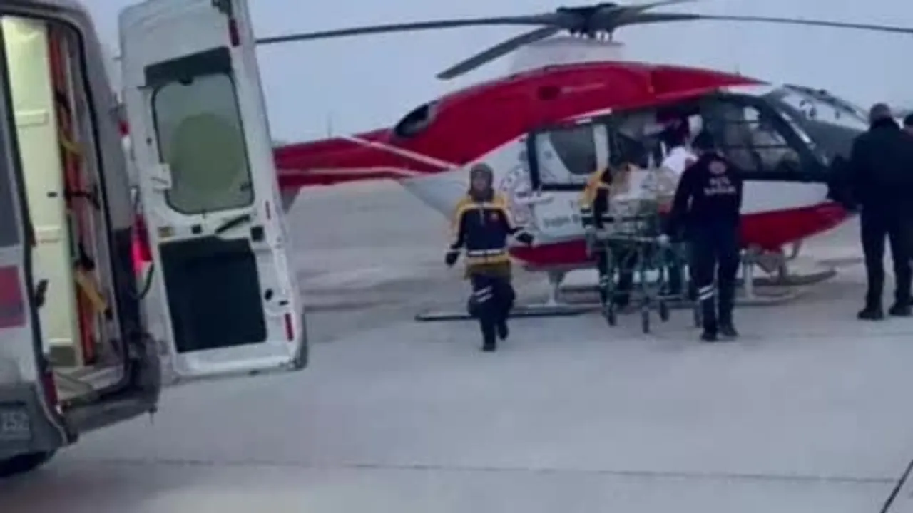 Muş’ta solunum sıkıntısı yaşayan 26 hafta 3 günlük prematüre bebek helikopter ambulansla Van’a sevk edildi