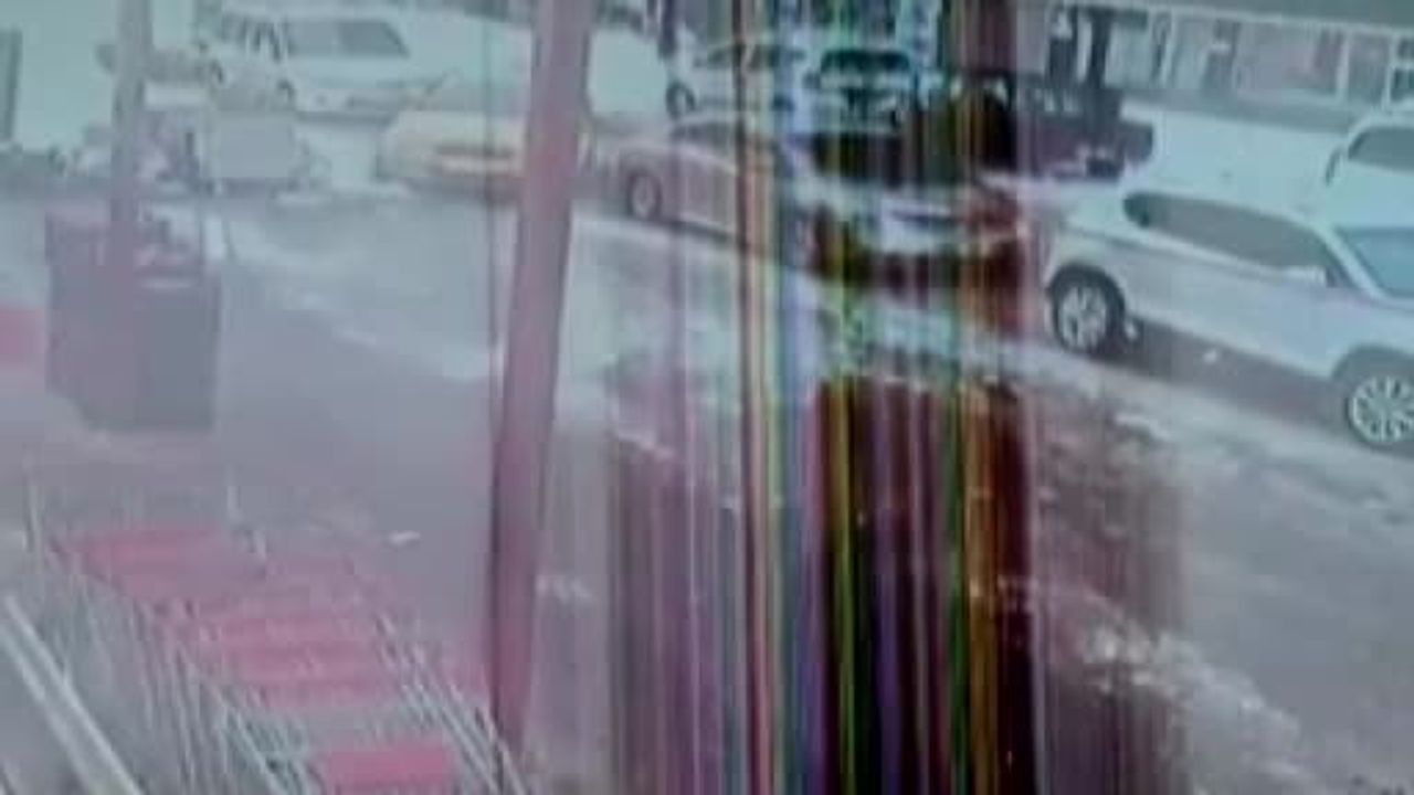 Muş'ta taksici Ceyhan Kılıçaslan, havale geçiren 2 yaşındaki çocuğu hastaneye taşıdı