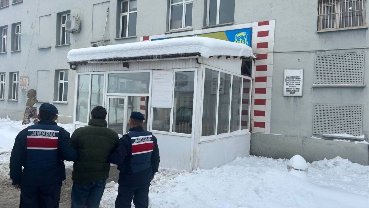 Muş'ta uyuşturucu ticaretinden aranan H.A. jandarma operasyonuyla yakalandı