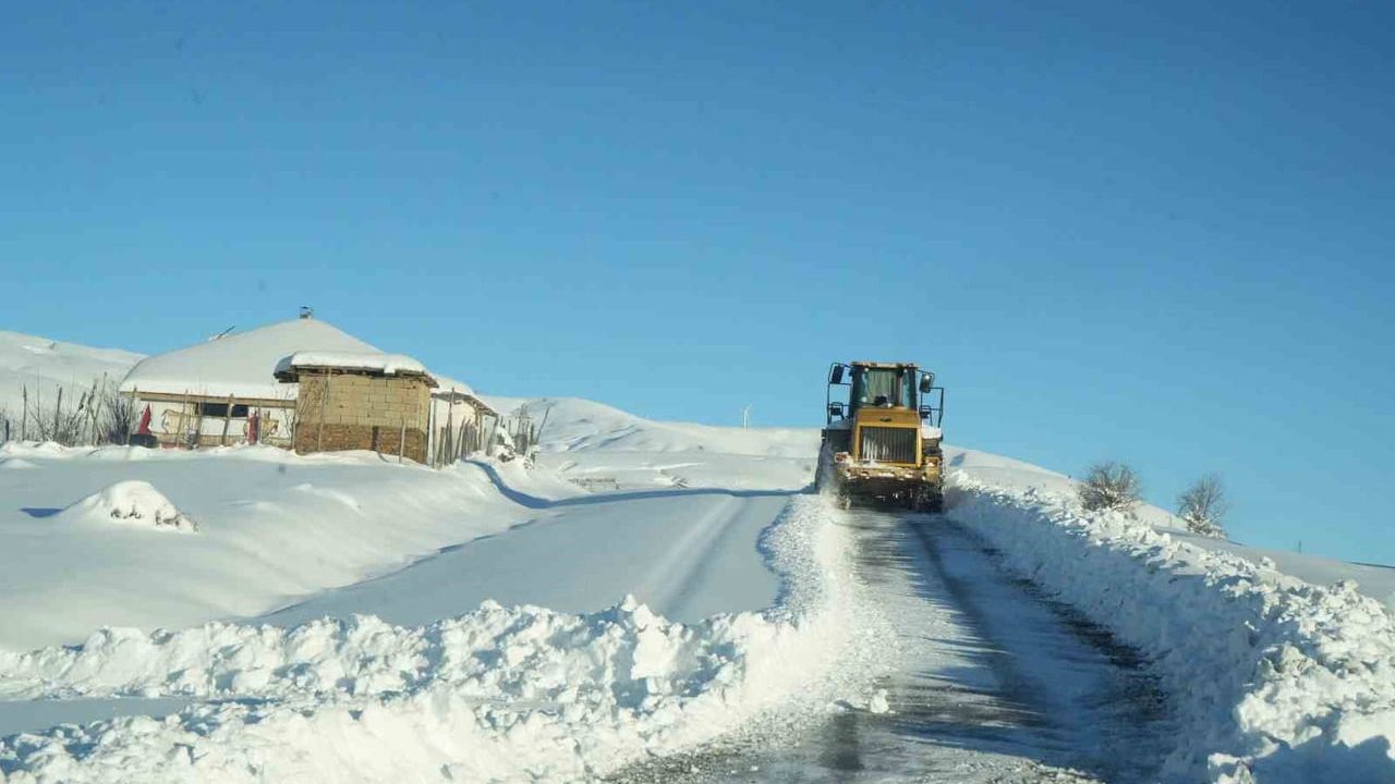 Muş’ta yoğun kar yağışı: 181 köy yolu ulaşıma kapandı