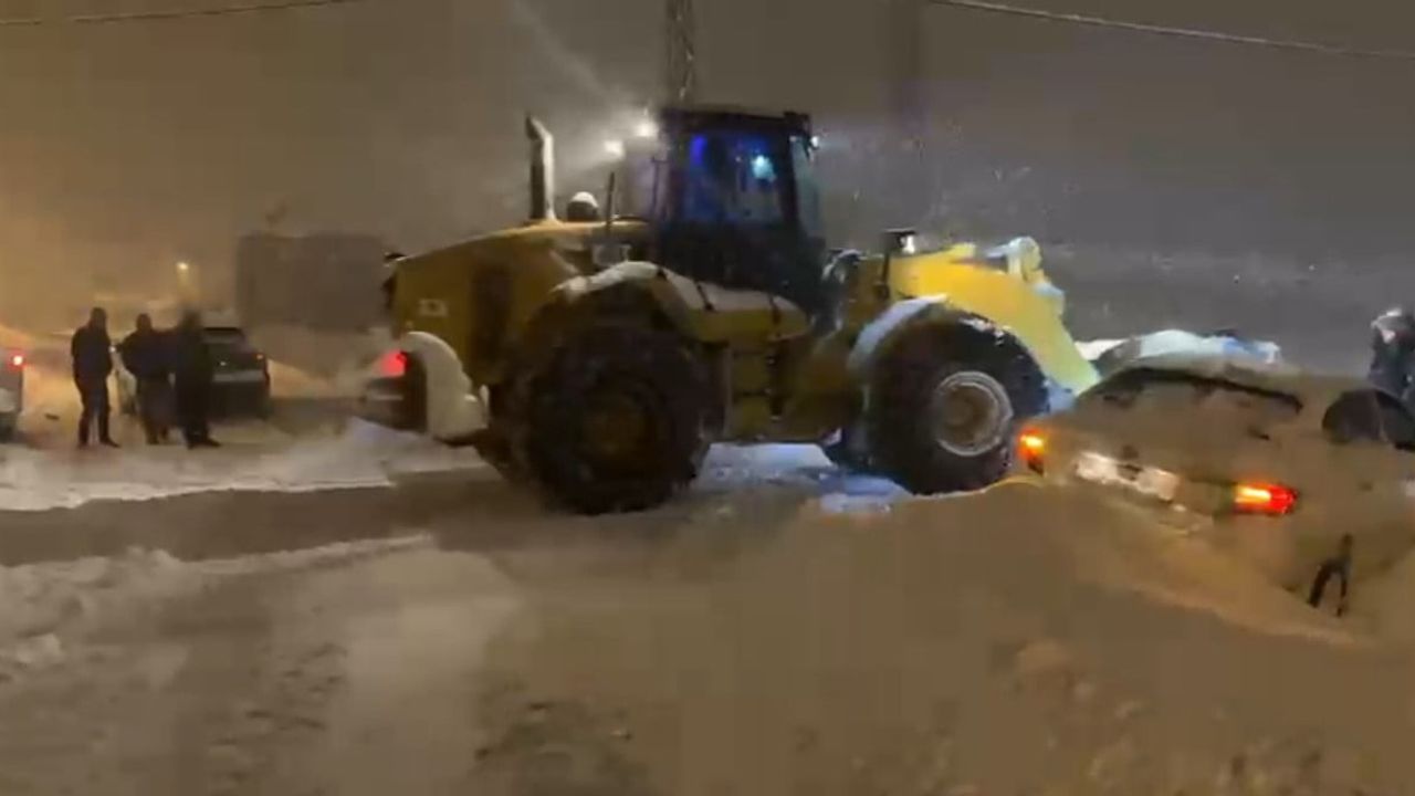 Muş’ta yoğun kar yağışı: 345 köy yolu ulaşıma kapandı