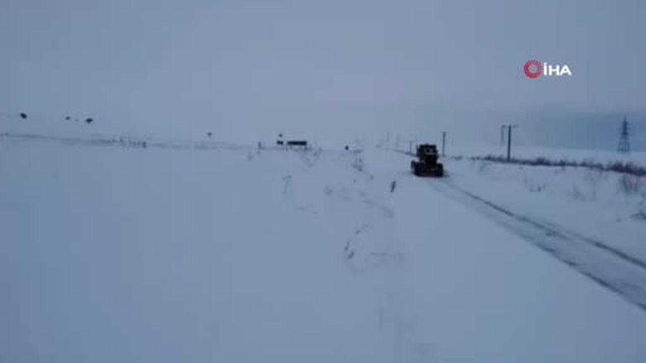 Muş'ta yoğun kar yağışı 345 köy yolunu ulaşıma kapattı