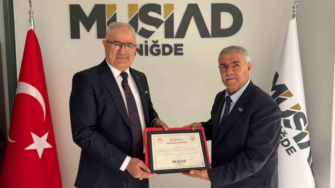 MÜSİAD Niğde'den Gazetecilere Anlamlı Hediye: Her Basın Mensubuna Bir Fidan