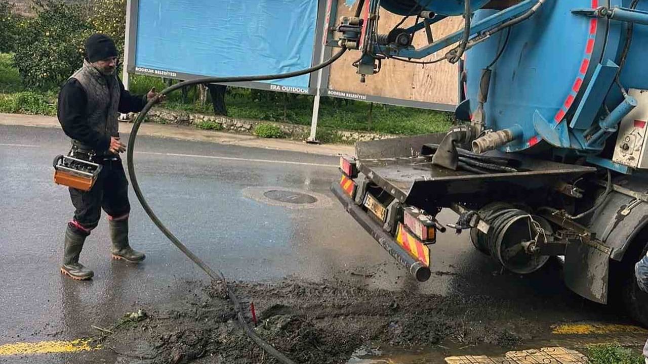 MUSKİ ekipleri Muğla'da sağanak uyarısı sonrası aralıksız saha çalışmalarına devam ediyor