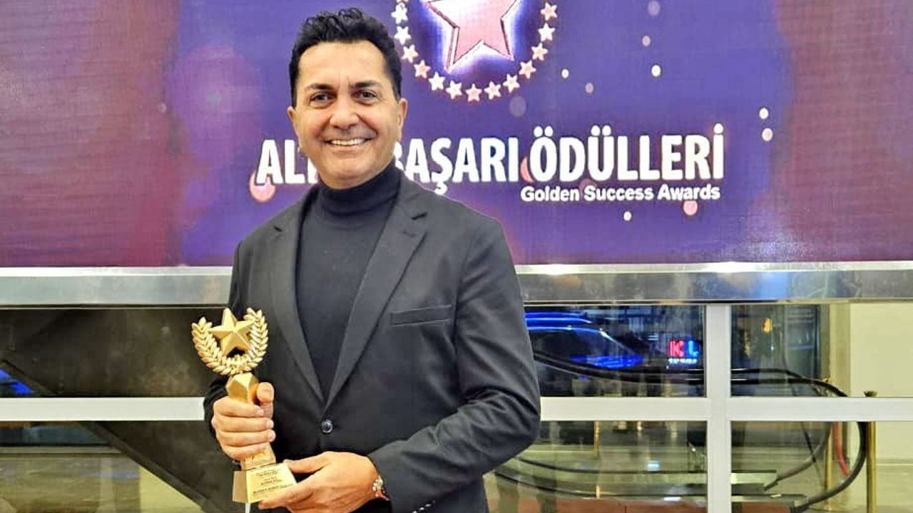 Mustafa Boran Durgun 'Yılın En İyi Bestecisi' ödülünü Çeşme'ye adadı