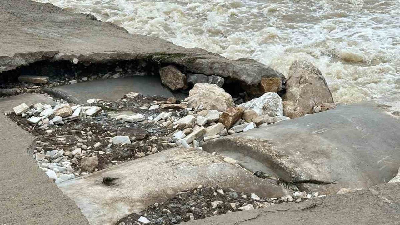 Mustafakemalpaşa Yamanlı’daki mesire köprüsündeki hasar vatandaşları tedirgin ediyor