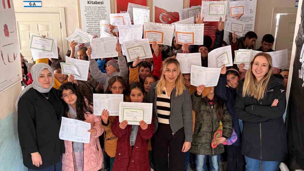 Mutlu Ortaokulu'nda 2025-2026 Birinci Dönem Karne Dağıtımı