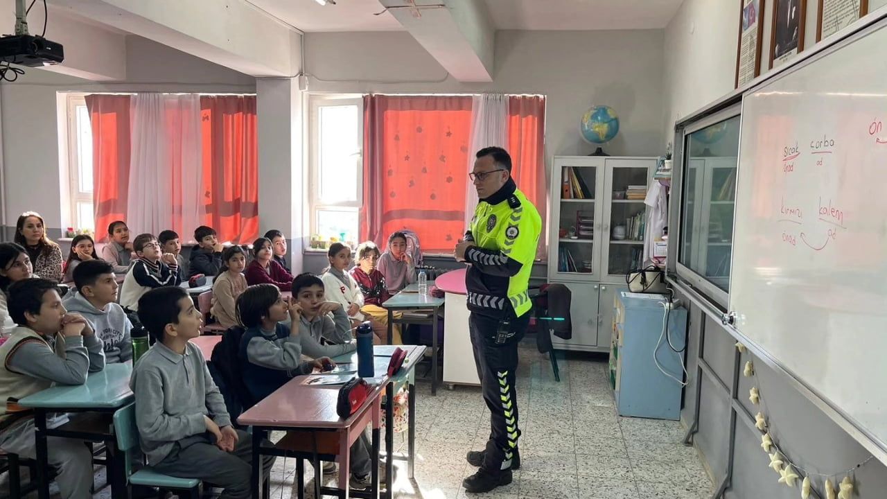 Nazilli’de Aydoğdu Adnan Menderes İlkokulu’nda Güvenli Trafik Eğitimi verildi