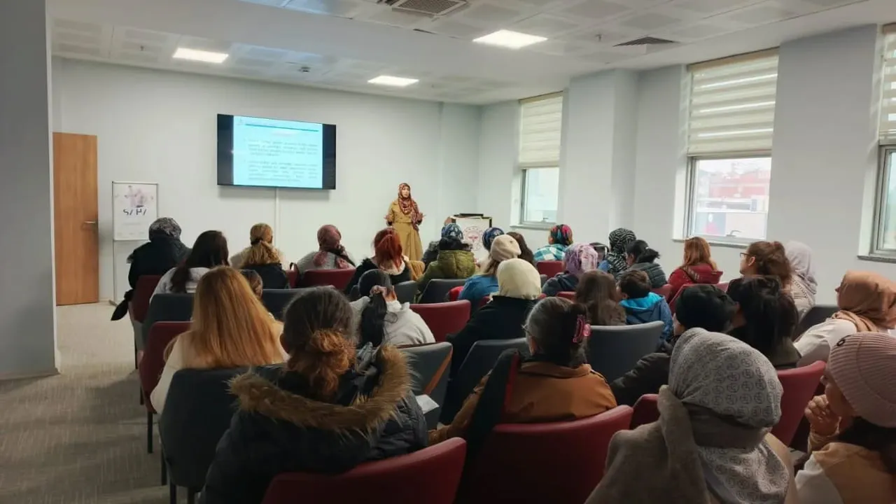 Nazilli'de Cumhuriyet Sağlıklı Hayat Merkezi'nde Kadın Sağlığı ve Farkındalık Eğitimi