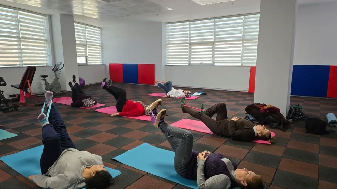 Nazilli’de kadınlar sporla güne başlıyor — Cumhuriyet Sağlıklı Hayat Merkezi’nde grup eğitimleri