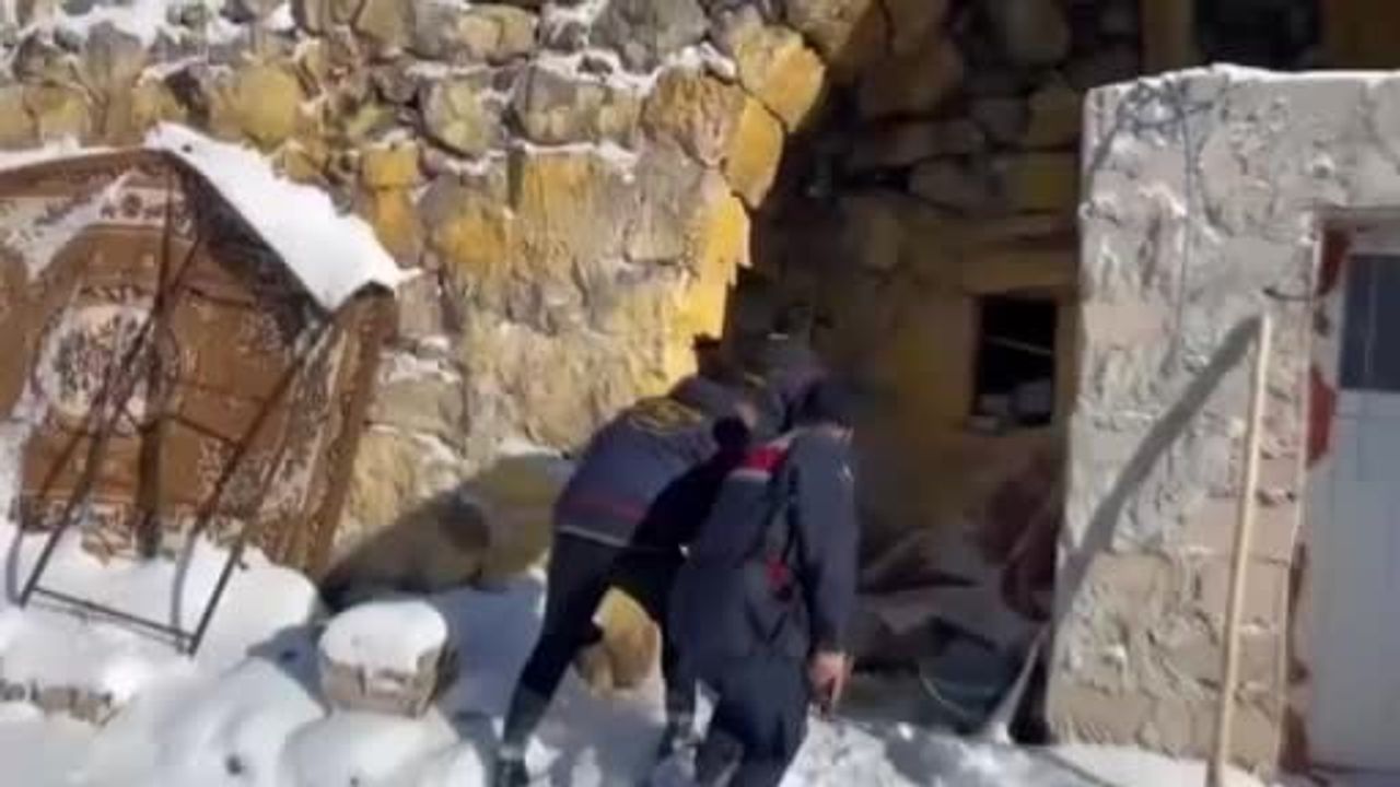 Nevşehir'de 30 Suçtan Aranan F.K. Saklandığı Evde Yakalandı ve Tutuklandı