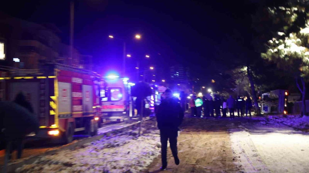 Nevşehir'de otomobil ile kamyonet çarpıştı: 4 yaralı, sürücü alkollü ve ehliyetsiz çıktı