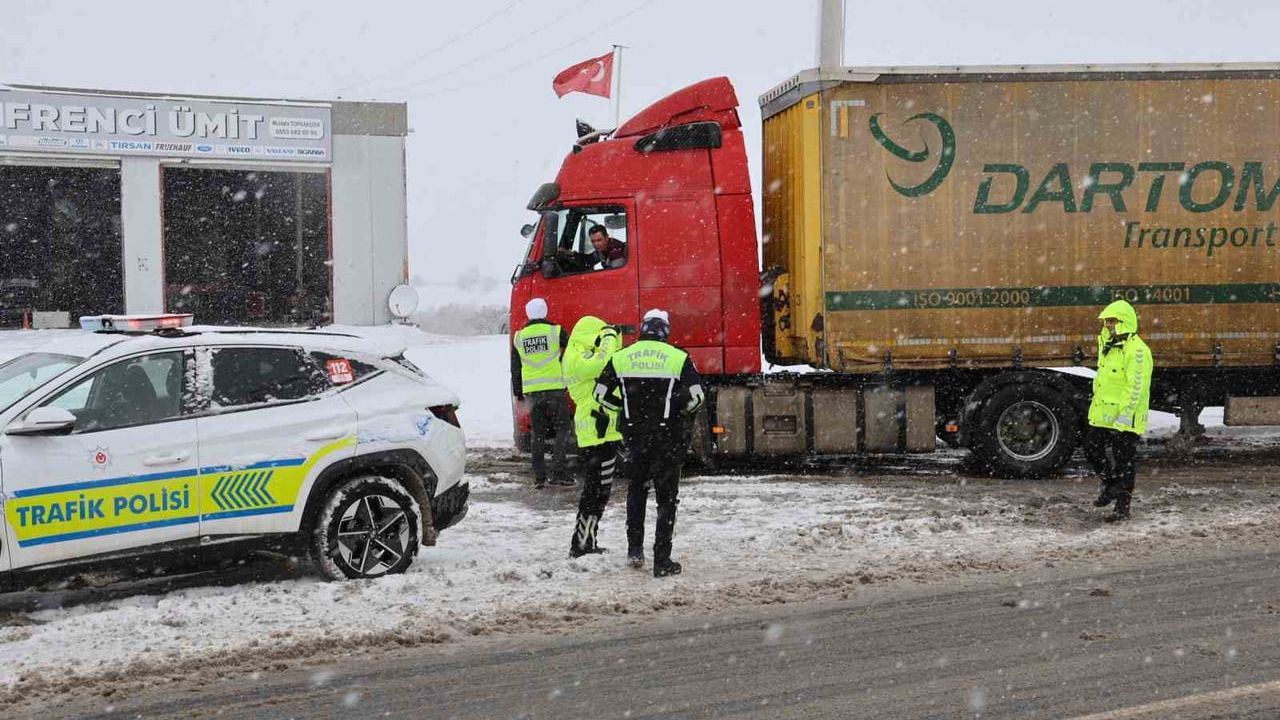 Nevşehir’de yoğun kar ve tipi ulaşımı aksattı