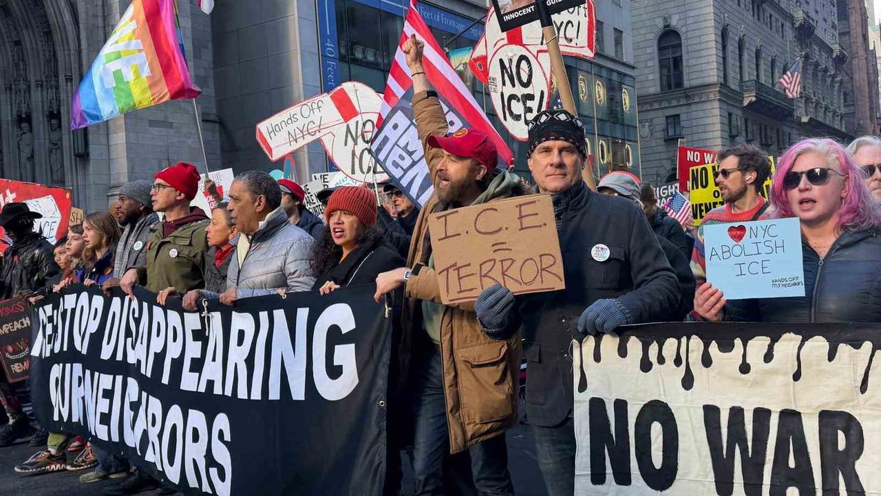 New York'ta Binlerce Kişi, Renee Nicole Good'un Ölümü Sonrası ICE'i Protesto Etti