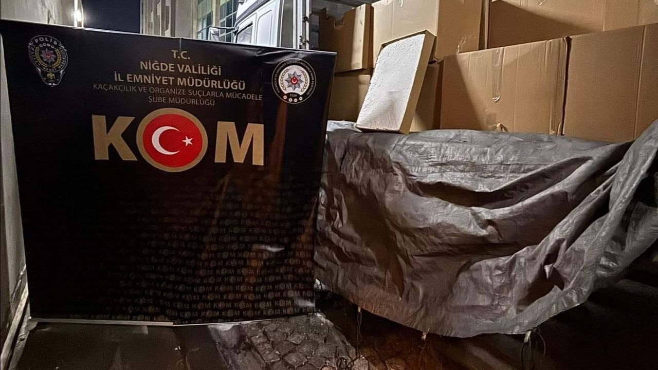 Niğde'de kaçakçılık operasyonu: 875 bin makaron ve 2 bin 580 ürün ele geçirildi