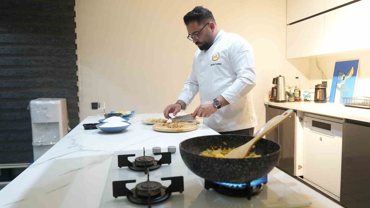 Niğde'de katkısız elmalı cezerye: Şef Mevlüt Ölmez yerel ürünlerle doğal alternatif geliştirdi