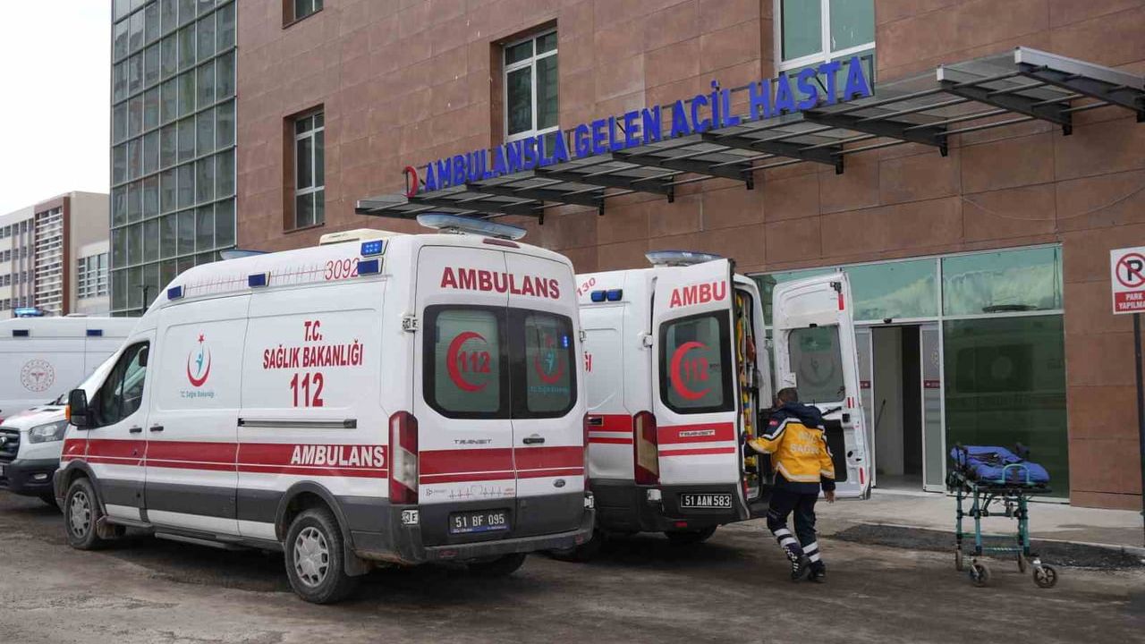 Niğde'de motosikletle otomobil çarpıştı: 1 kişi hayatını kaybetti