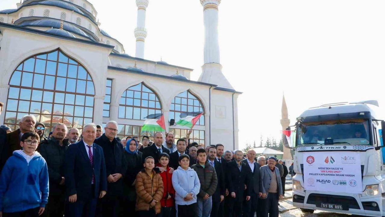Niğde’den Gazze’ye 'Bir İlmek Umut' projesi: Binlerce kıyafet ve battaniye yola çıktı