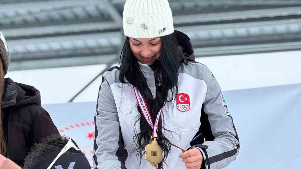 Niğdeli milli kayakçı Ebru Tuncer, Erzurum'da iki yarışın da birincisi oldu