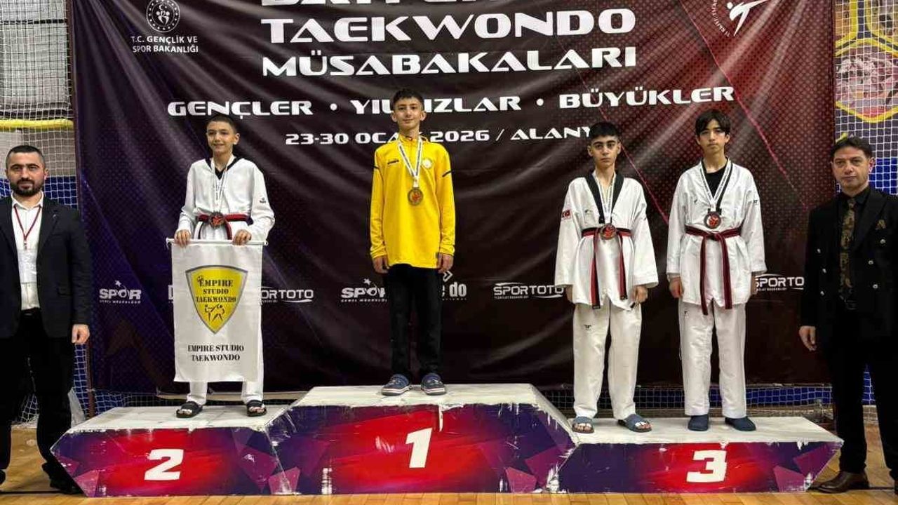 Niğdeli Taekwondocu Ömer Kaan Ulusoy, Alanya'daki Batı Grubu Türkiye Şampiyonası'nda üçüncülük elde etti