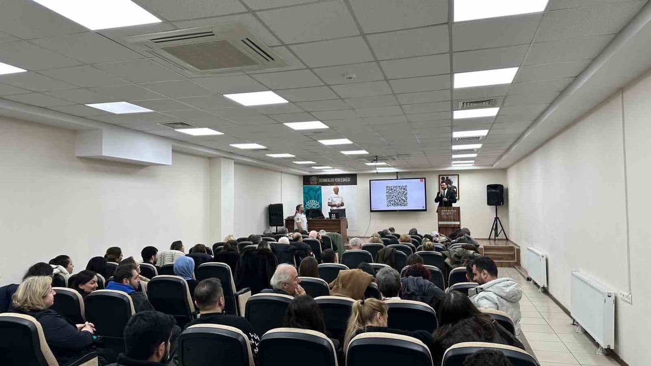 Nilüfer Belediyesi personeline 'Temel Afet Bilinçlendirme Eğitimi' — TBB ve AKUT iş birliğiyle