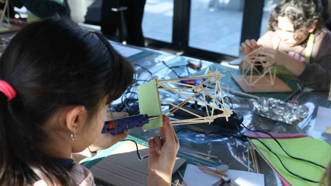 Nilüfer'de yarıyıl tatili: Çocuklar tasarım, bilim ve yapay zeka atölyelerinde