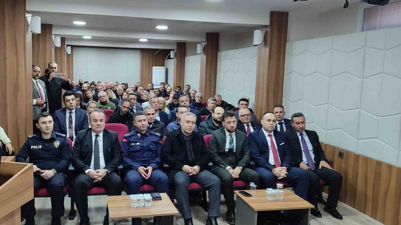 Odunpazarı Kaymakamı Ömer Ulu muhtarlar ve vatandaşlarla buluştu: Mahalle sorunları ve siber suçlar gündemde