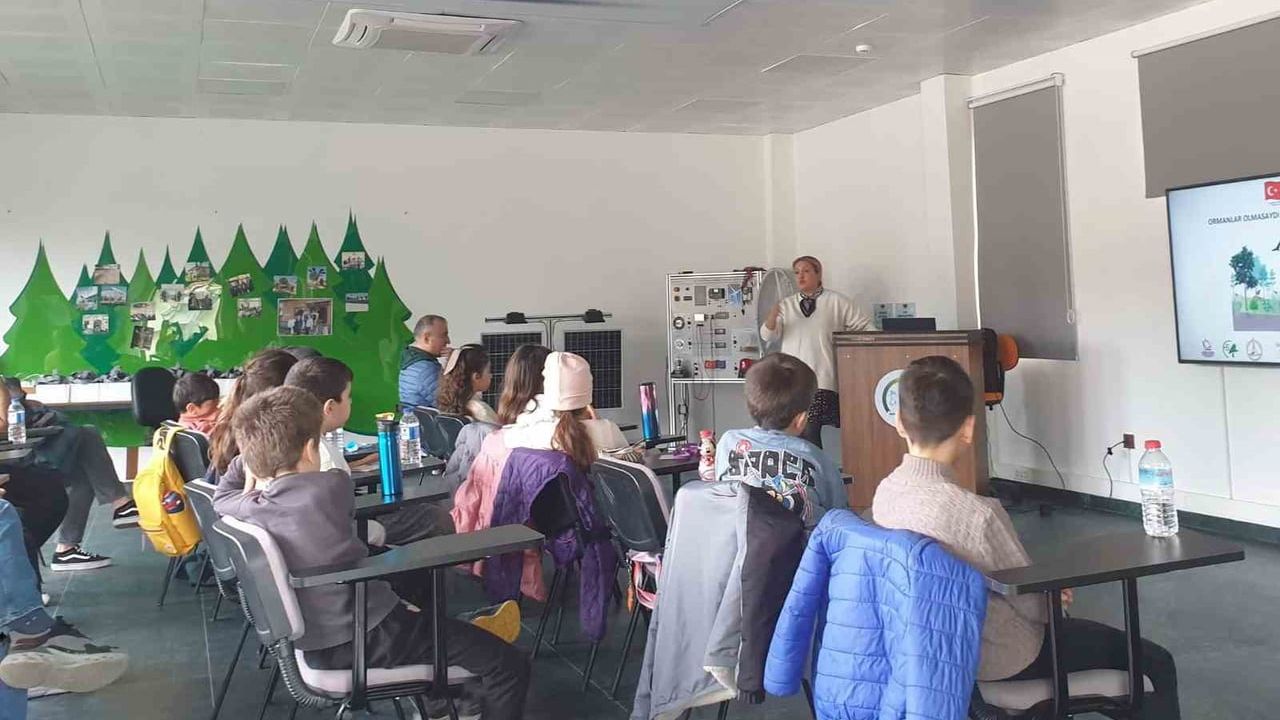 Öğrenciler 'Sıfır Karbon Noktası' Eğitim Merkezi'nde Geleceği Deneyimledi