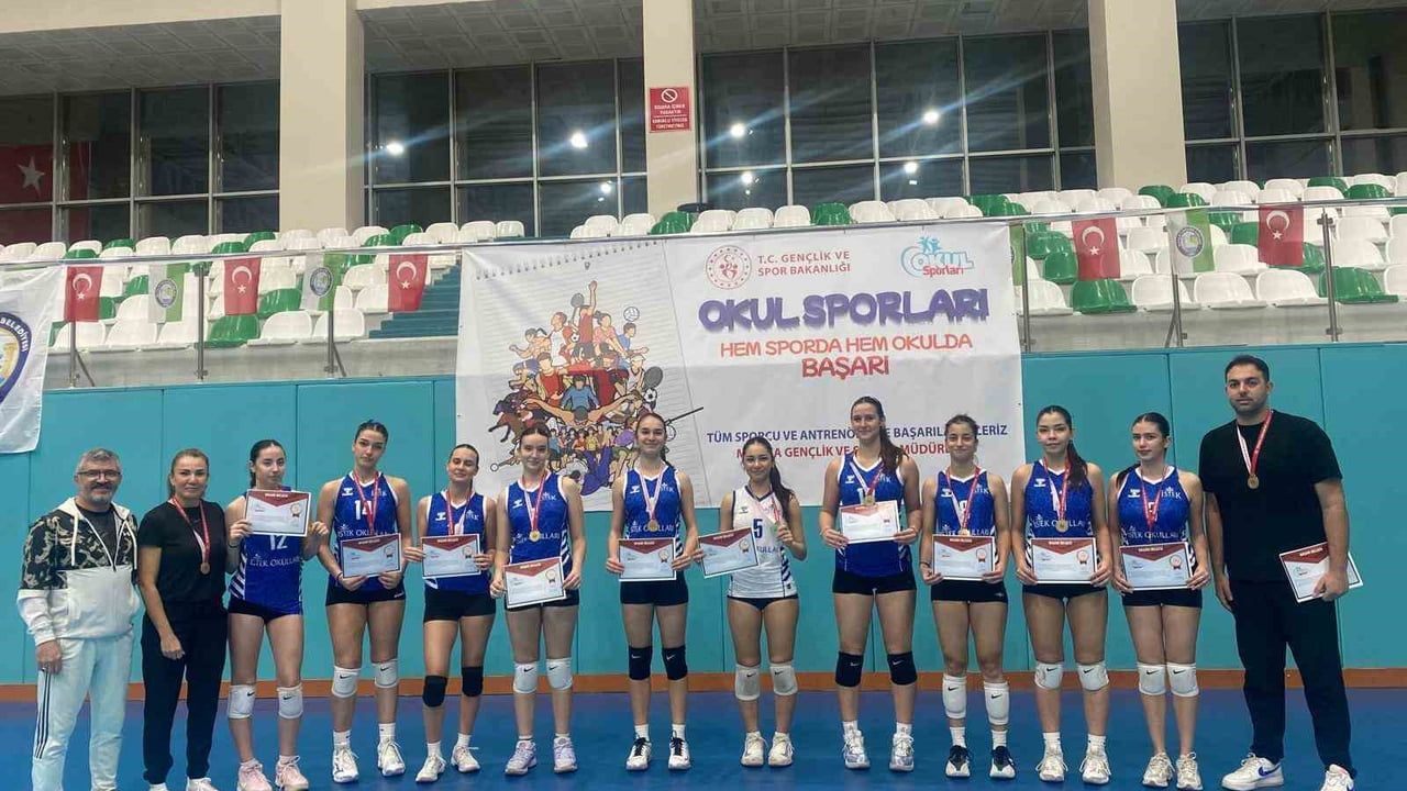 Okul Sporları Voleybol Gençler (A) Grup Müsabakaları Manisa'nın Salihli ilçesinde tamamlandı
