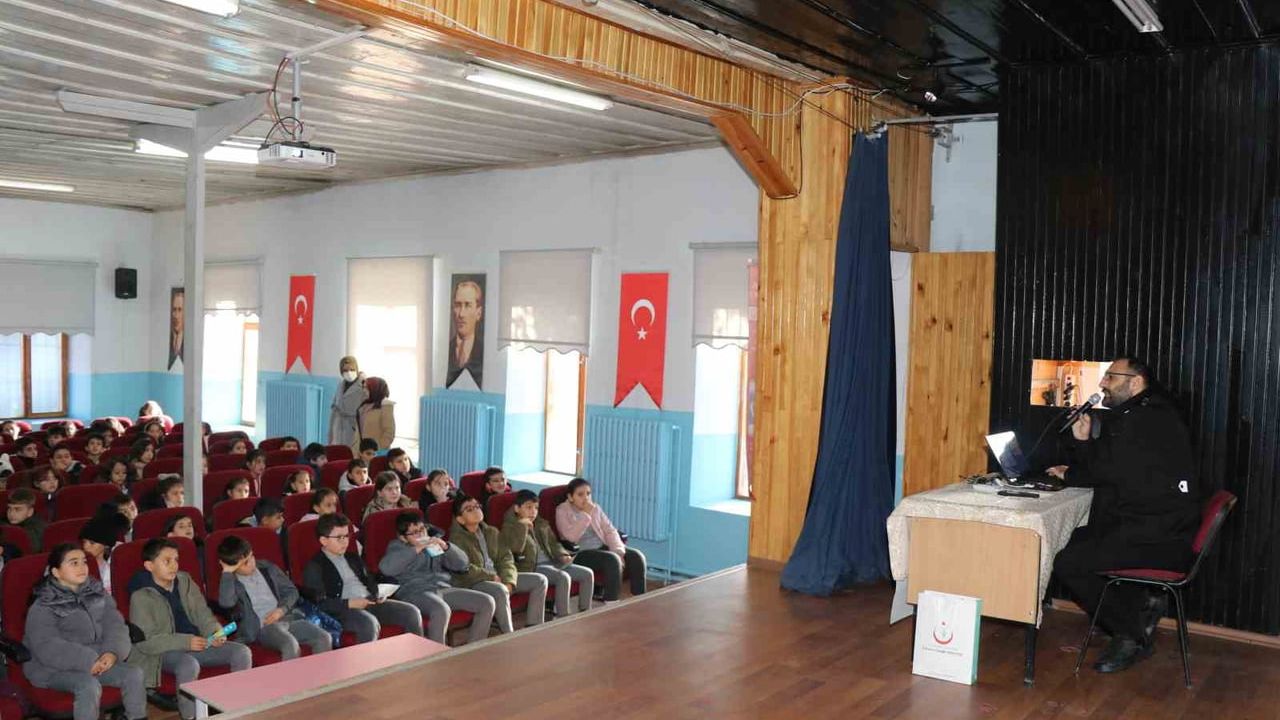 Oltu'da Karabekir İlkokulu'nda Verem Eğitimi: Erken Tanı ve Korunma Öne Çıktı