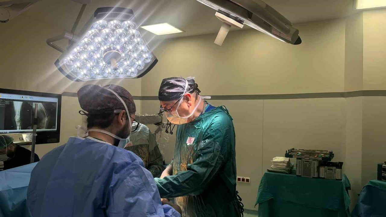 Omuz Artroskopisi: Omuz Ağrılarında Minimal İnvaziv Tedavi ve Rehabilitasyon