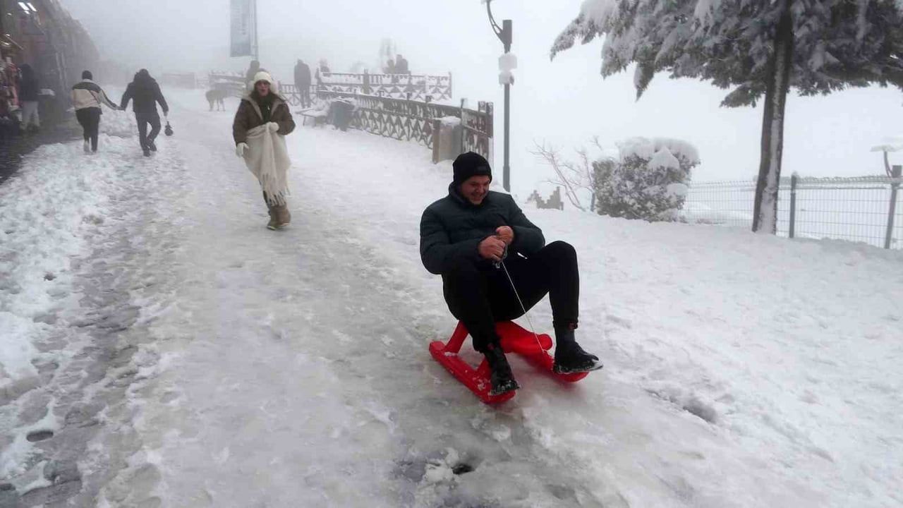 Ordu Boztepe'de Kar Yağışı: Denizden 530 Metrede Beyaz Örtü