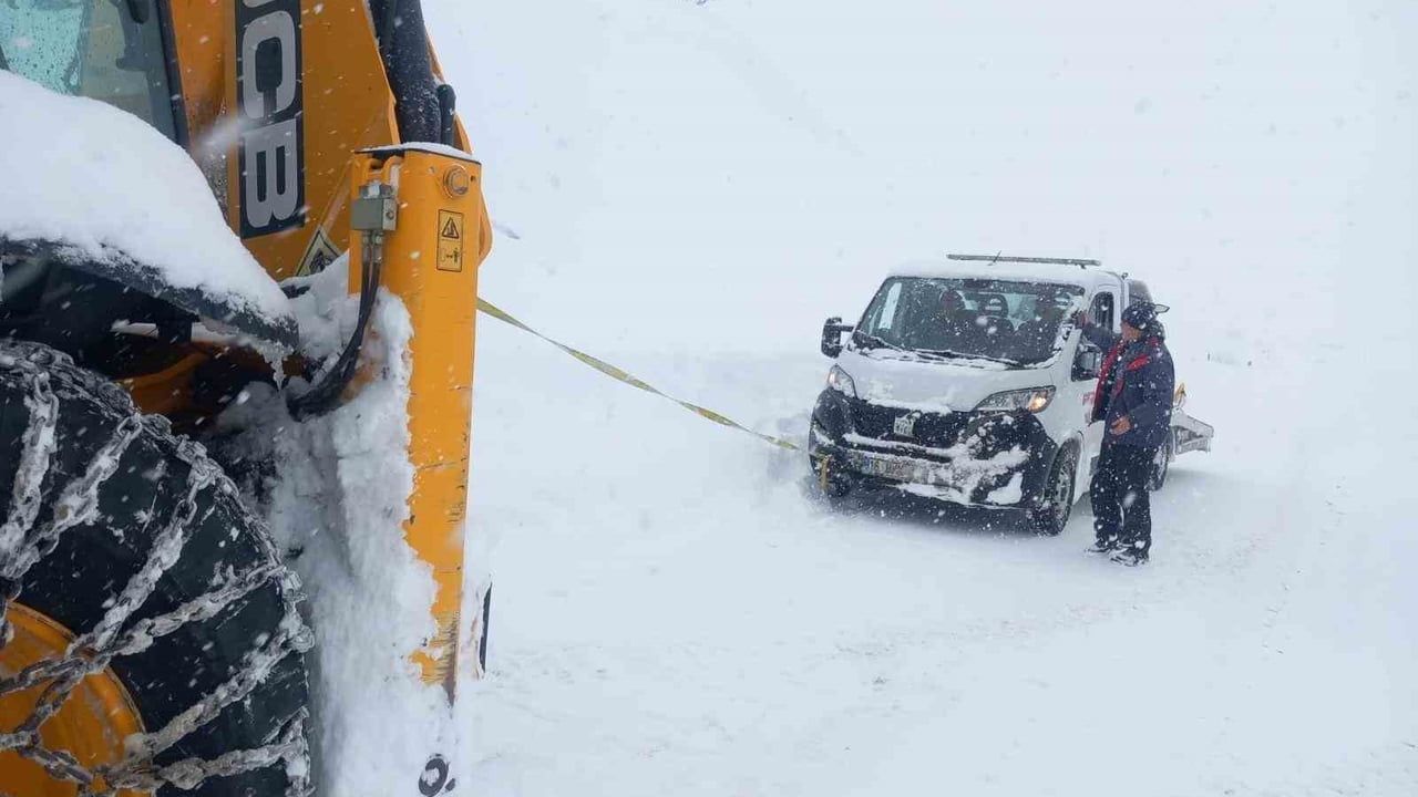 Ordu'da 24 saatte 692 mahalle yolu ulaşıma açıldı