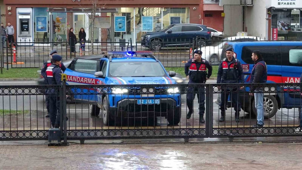 Ordu'da bıçaklı saldırı: Şüpheli adliyeye sevk edildi