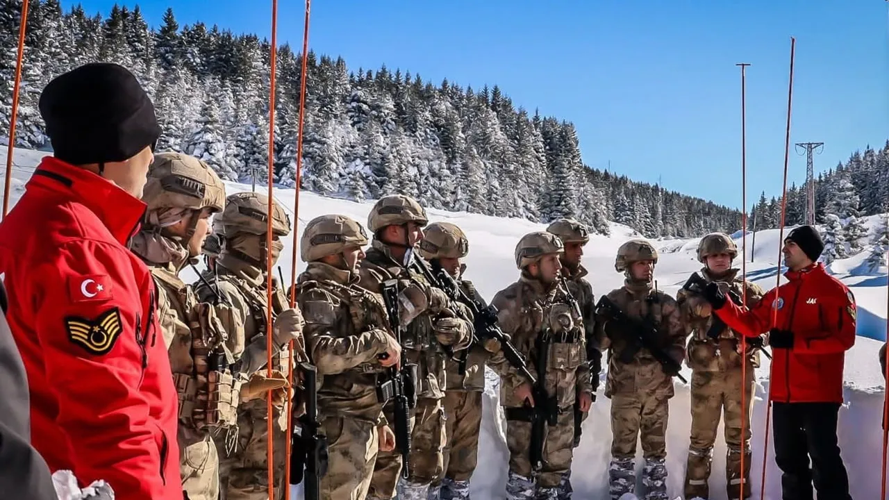 Ordu'da Jandarma, Kabadüz'de Kar Altında Arama ve Kurtarma Tatbikatı