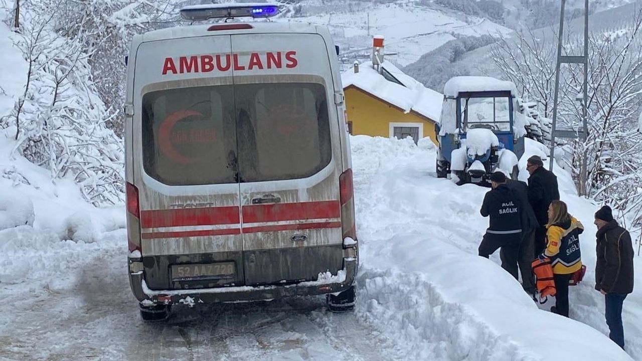 Ordu’da yüksek kesimlerde kar 1,5 metreye ulaştı; 24 saatte 358 mahalle yolu ulaşıma açıldı