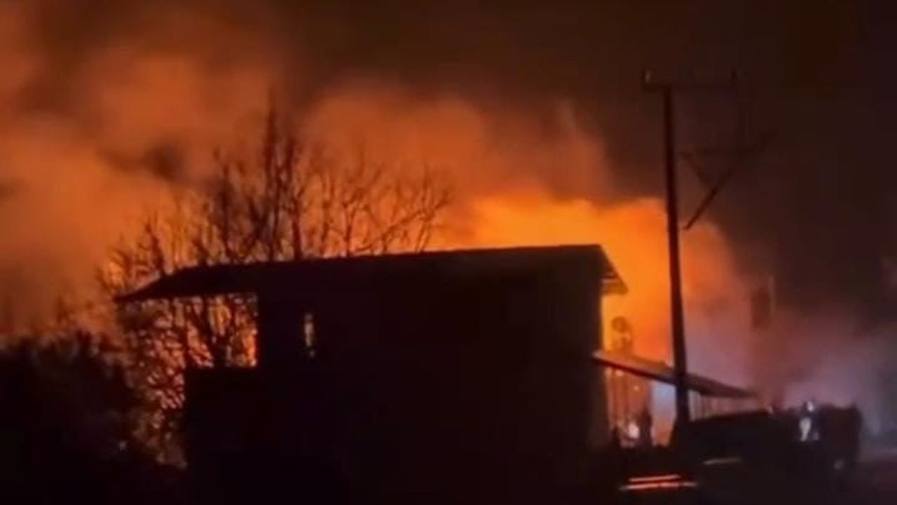 Orhaneli'de gece yangını: Süleymanbey köyünde bir ev kullanılamaz hale geldi