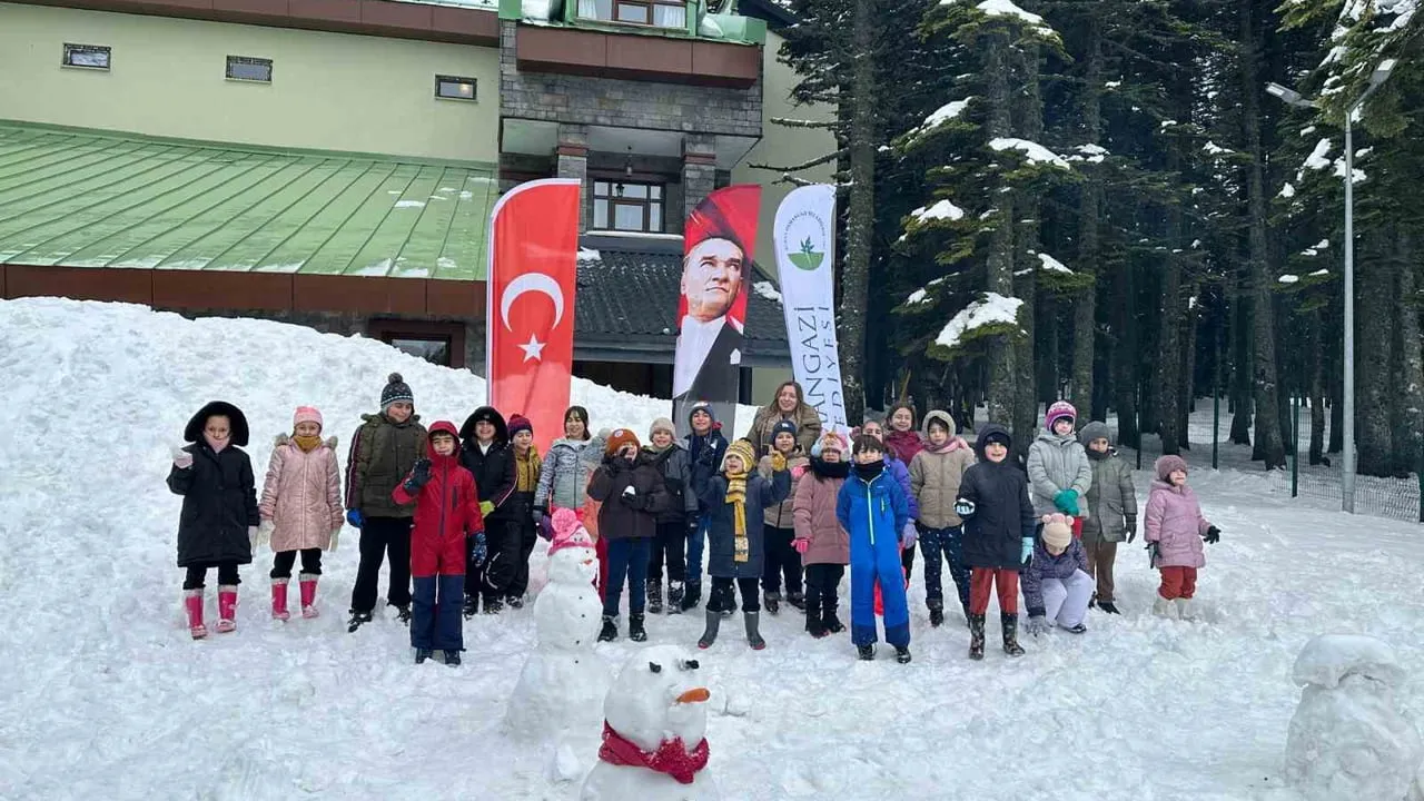 Osmangazi Belediyesi'nin Sarıalan'da Yap-Çiz-Eğlen Kardan Adam Atölyesi çocukları ve aileleri buluşturdu