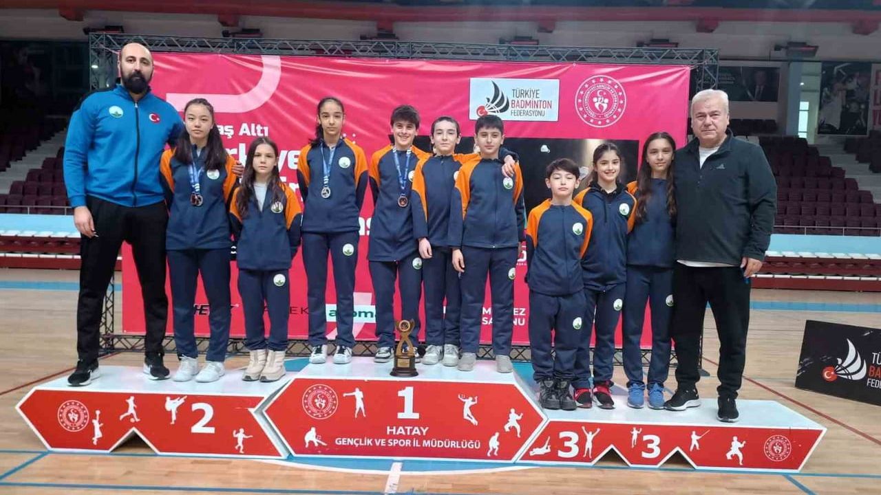 Osmangazi Belediyespor Badminton Takımı Hatay’daki 15 Yaş Altı Türkiye Şampiyonası’nı Türkiye üçüncüsü olarak tamamladı