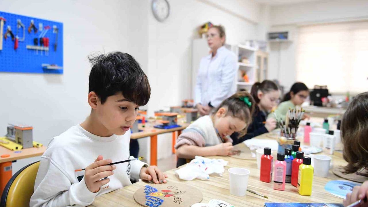 Osmangazi'de Çocuklar Kitaplardan İlham Alıp Ahşap Tasarımlar Yaratıyor