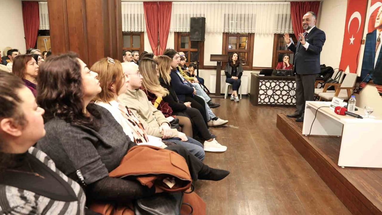 Osmangazi'de 'Doğa Filozofları ile Beş Çayı': Kemal Karadayı felsefenin gündelik yaşamla bağını anlattı