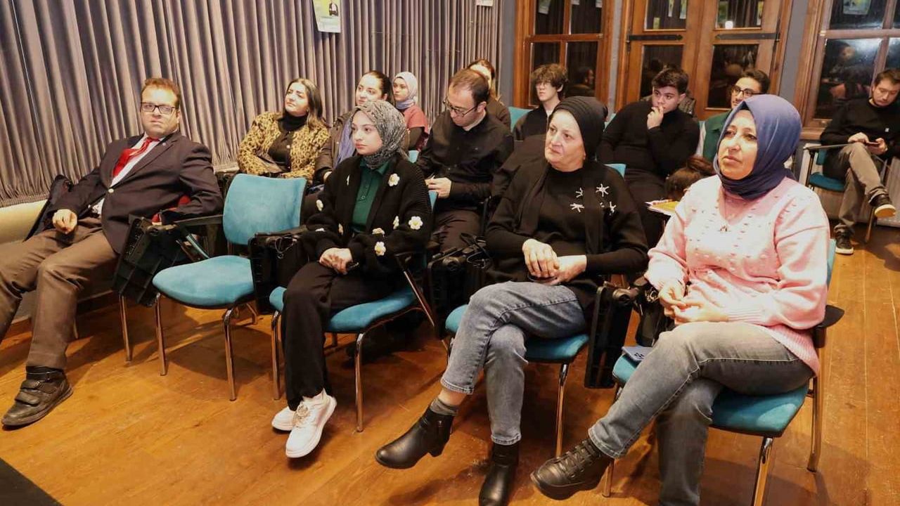 Osmangazi'de 'Girişimci Kafası' söyleşisi gençlere girişimcilik ve otomotiv üretimi deneyimini aktardı